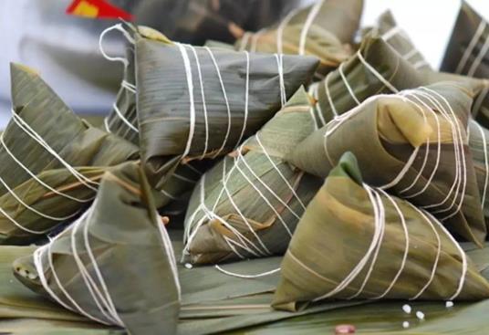 蒸粽子是用隔水還是不隔水?粽子蒸熟后粽葉還是綠色的有問題嗎?