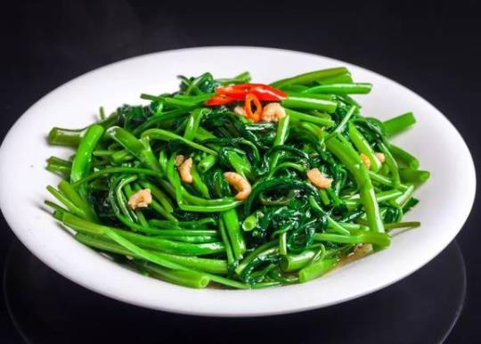 炒空心菜怎么才不會變黑?吃空心菜抽筋是什么原因?