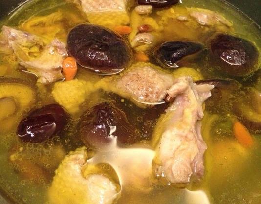 燉雞湯怎么才能把雞肉燉爛?怎么看凍雞肉新不新鮮