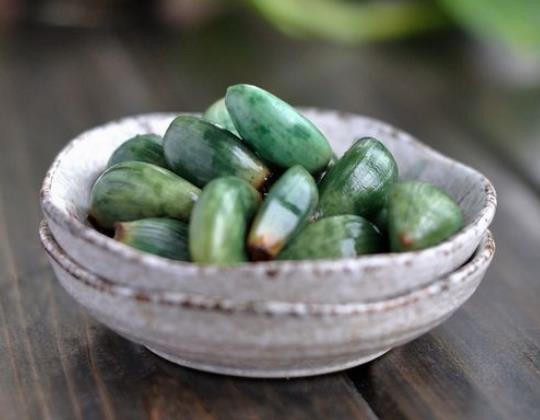 臘八蒜用煮過的醋好還是不煮的好?腌好的臘八蒜要一次性倒出嗎