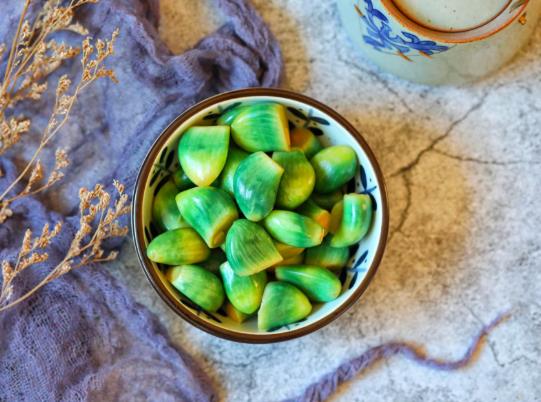 ?臘八蒜晚幾天做能變綠嗎?臘八蒜可以用飲料瓶腌嗎