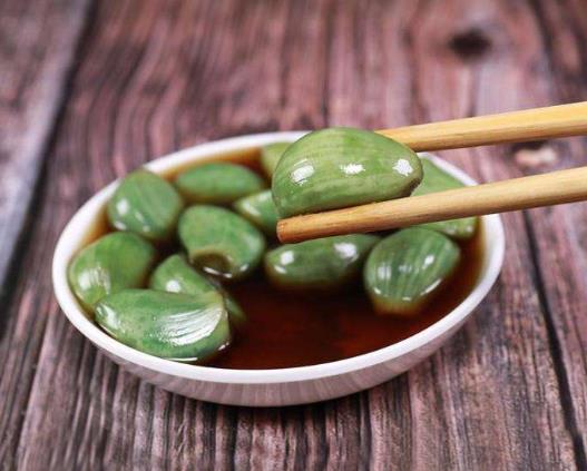 ?女人常吃臘八蒜好嗎?做臘八蒜的瓶子可以有水嗎