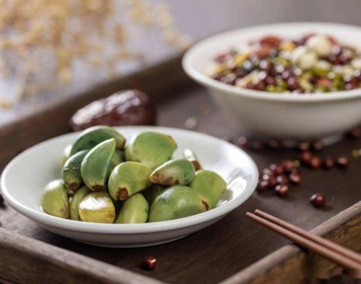 女人常吃臘八蒜好嗎?做臘八蒜的瓶子可以有水嗎