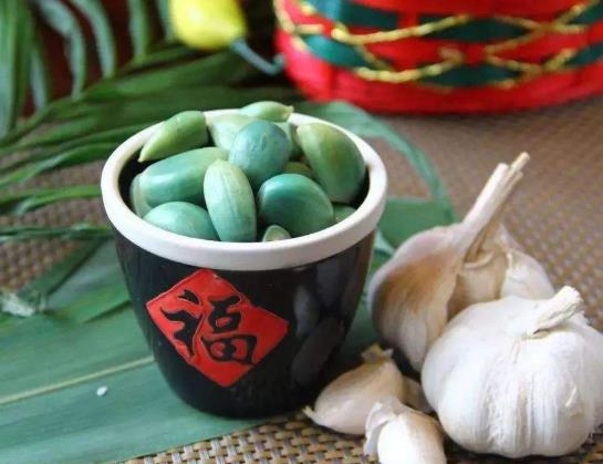 ?臘八蒜別的時(shí)候能泡嗎?如何確保臘八蒜變綠