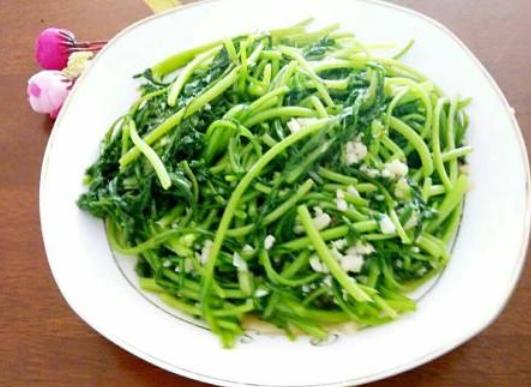 茼蒿適合什么人吃?炒茼蒿不焯水可以嗎
