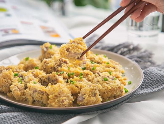 小米蒸排骨用土豆還是連藕好吃?小米蒸排骨要蒸多長時間