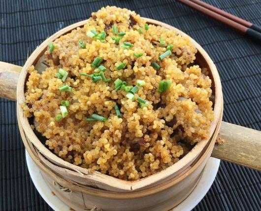 小米蒸排骨放什么配菜好吃?小米蒸排骨排骨用入鍋翻炒嗎