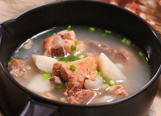 怎么防止燉排骨肉發(fā)硬?燉排骨前要不要炒一下