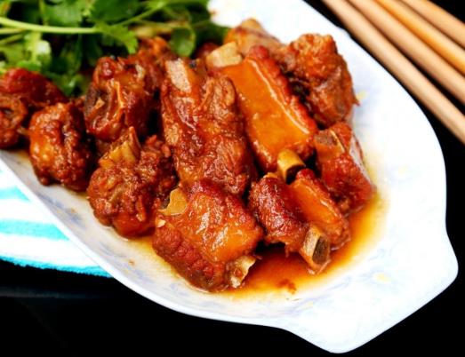 排骨焯水時要放佐料嗎?排骨焯水前需要冷水浸泡嗎