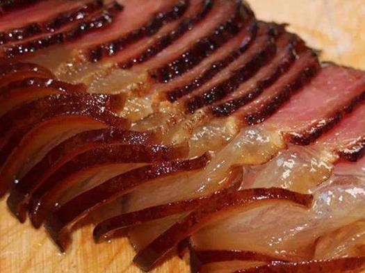 切臘肉是順切還是橫切好?臘肉切開有綠色反光能吃嗎