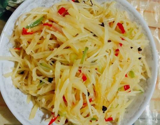 炒土豆絲要注意什么?炒土豆絲焯水和不焯水的區(qū)別