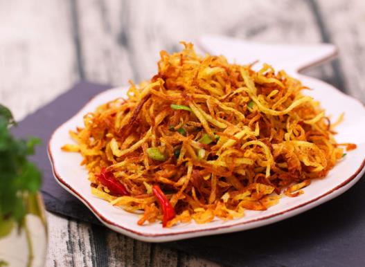 涼拌土豆絲用刀切還是用擦板?涼拌土豆絲要澆油嗎