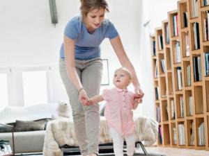 寶寶幾個(gè)月可以坐學(xué)步車?學(xué)步車使用注意事項(xiàng)