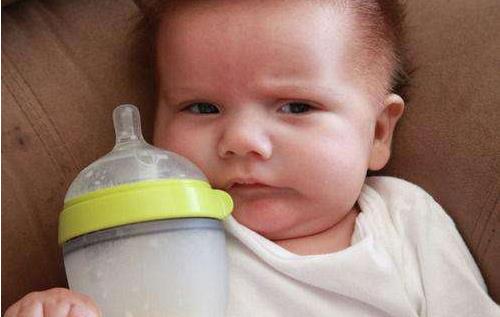 寶寶喝奶粉上火是怎么回事?原來是沖調奶粉出問題