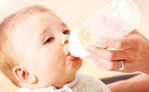 寶寶喝奶粉上火是怎么回事?原來是沖調奶粉出問題