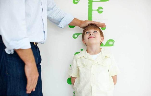 怎么判斷孩子是否個子矮或長得慢?