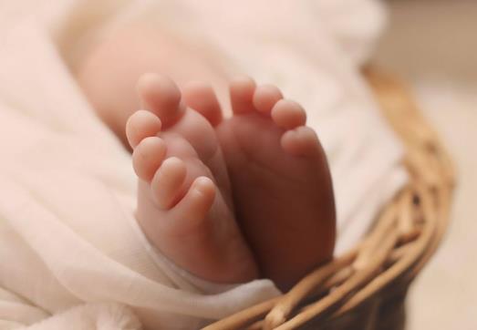 寶寶黃疸曬太陽有用嗎?黃疸曬太陽要不要穿衣服