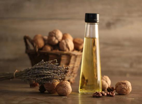 核桃油滴幾滴在輔食里?嬰幼兒有必要吃核桃油嗎