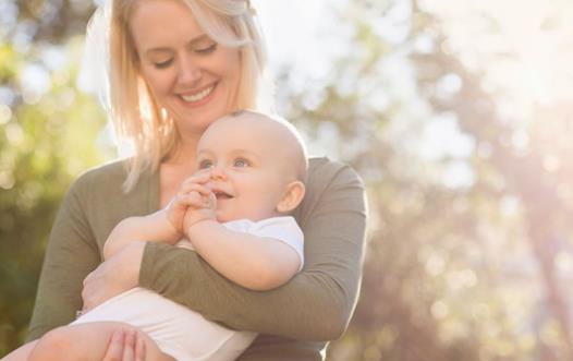 寶寶冬天什么時(shí)候合適曬太陽(yáng) 寶寶冬天曬太陽(yáng)最佳時(shí)間