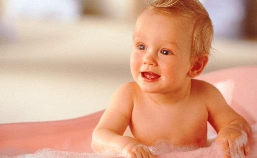 什么時(shí)候不要給孩子洗澡 孩子什么時(shí)候不能洗澡
