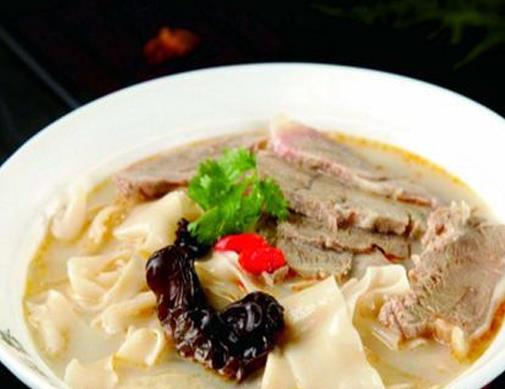 南陽十大小吃排名,板面是南陽傳統美食,油茶味道濃郁