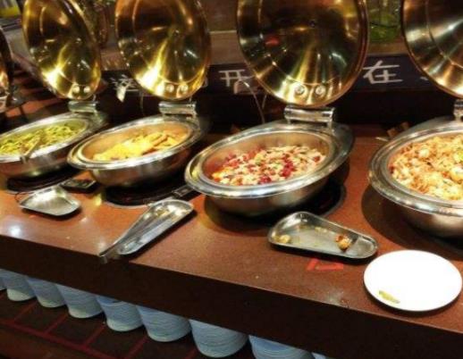 沈陽十大自助餐排行榜,皇朝萬鑫自助餐廳水果海鮮很豐盛