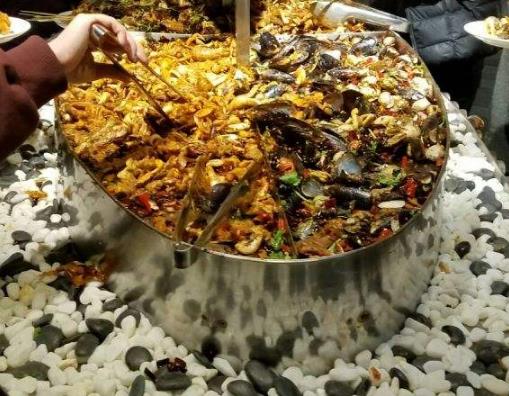 沈陽十大自助餐排行榜,皇朝萬鑫自助餐廳水果海鮮很豐盛