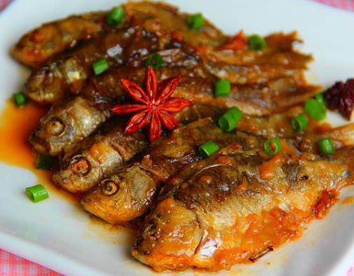 濟寧最好吃的名吃排名,微山湖醉蟹鮮味十足、梁山糟魚很有特色