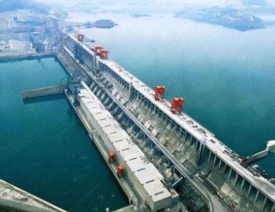 中國著名大型水庫,三峽水庫是人工湖泊、龍?zhí)端畮焓俏覈诙笏娬? border=