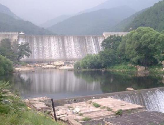 中國著名大型水庫,三峽水庫是人工湖泊、龍?zhí)端畮焓俏覈诙笏娬? border=