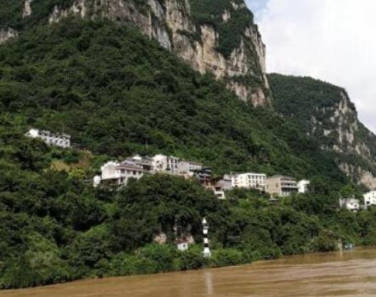 中國著名大型水庫,三峽水庫是人工湖泊、龍?zhí)端畮焓俏覈诙笏娬? border=