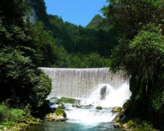 中國著名大型水庫,三峽水庫是人工湖泊、龍?zhí)端畮焓俏覈诙笏娬? border=