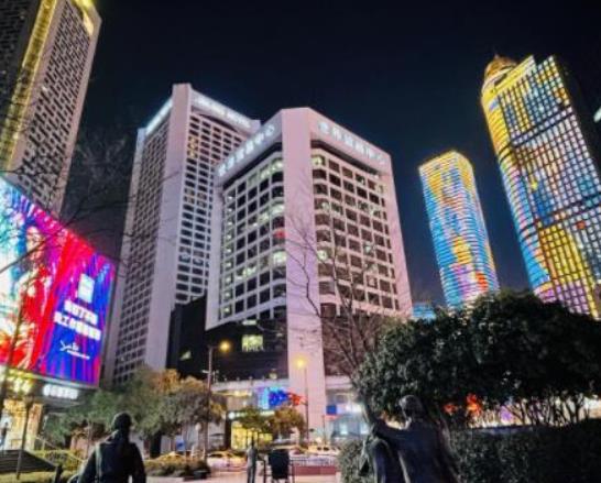 中國十大商業(yè)步行街排行榜,上海南京路、沈陽中街融匯了眾多精華