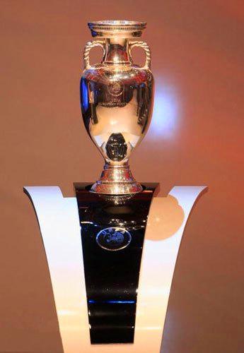 足球運動員都想得到的冠軍獎杯 大力神杯是足球界最高榮譽的象征