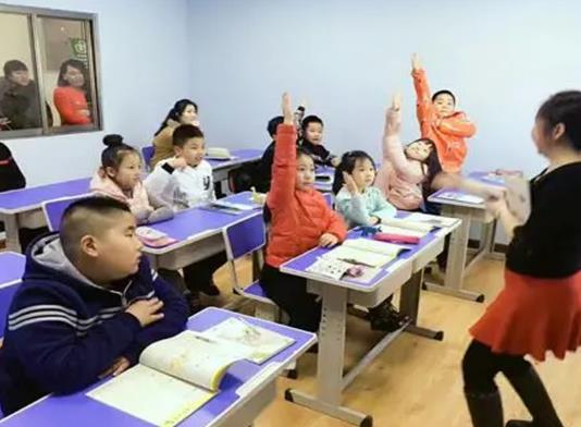 康定市十大教育培訓(xùn)機(jī)構(gòu)排名,晉級文化藝術(shù)培訓(xùn)學(xué)校采用三位一體教學(xué)法