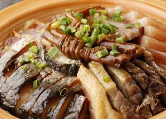 湘菜中的十大硬菜排名,剁椒魚頭鮮辣可口、臘味合蒸做法簡單