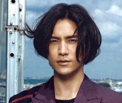 鮮為人知的十大學霸男星 陳坤1995年考入東方歌舞團擔任獨唱歌手