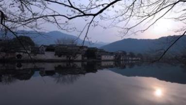 中國(guó)境內(nèi)最邪門的地方排行榜 廣州一村莊有個(gè)奇怪的倒影塘