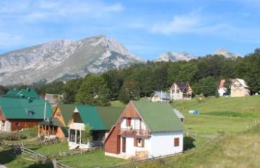 世界自然奇觀 門登霍爾冰洞位于美國阿拉斯加州府朱諾市