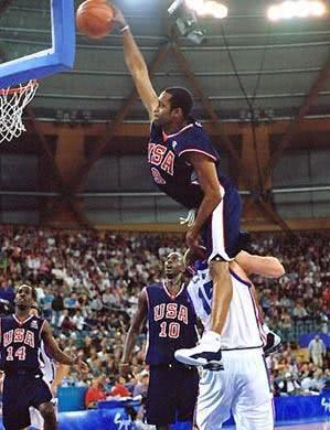 NBA7大謠言:伊巴卡28cm大尺寸丁丁 張伯倫睡2萬女人 納什生黑人兒子