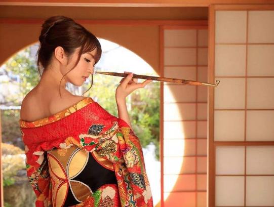 日本最好看的AV女星排行榜 暗黑林志玲波多野結(jié)衣在AV女優(yōu)界頗負(fù)盛名