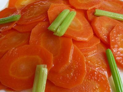 經常熬夜的人多吃胡蘿卜-維生素A可防視力減弱