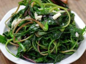 山野菜的營(yíng)養(yǎng)價(jià)值:營(yíng)養(yǎng)豐富無污染成餐桌上的新寵