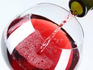 喝紅酒有什么好處?喝葡萄酒的功效與作用