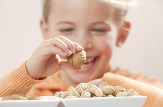 花生皮能吃嗎?關(guān)于吃花生米要不要帶皮吃