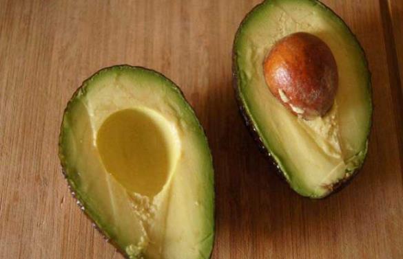 牛油果是什么味道?牛油果榨汁喝有什么好處(功效與作用)