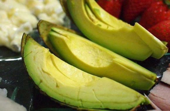 牛油果和什么一起榨汁好喝?牛油果榨汁喝有什么好處?