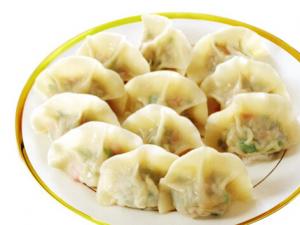 煮餃子時餃子會粘在一起怎么辦?水里加點鹽