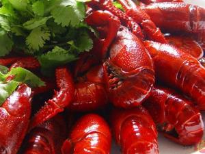 小龍蝦怎么剝殼?巧剝小龍蝦的方法