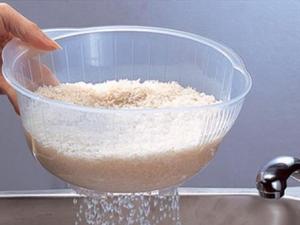 如何淘米煮飯更營養?糾正淘米煮飯常見的誤區